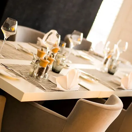 Restaurant Des Remparts מלון