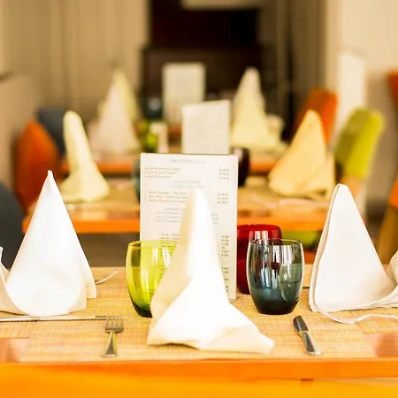 Restaurant Des Remparts מלון 3*