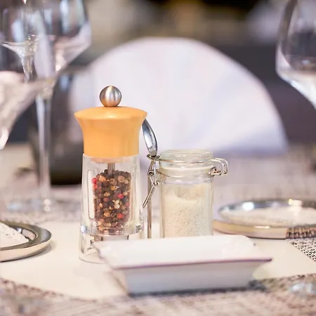 Restaurant Des Remparts מלון שומון