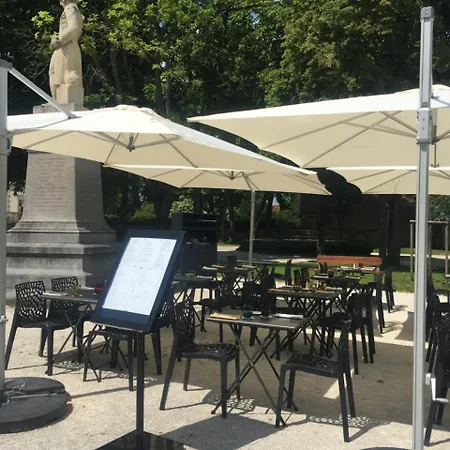מלון Restaurant Des Remparts שומון
