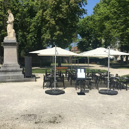מלון Restaurant Des Remparts